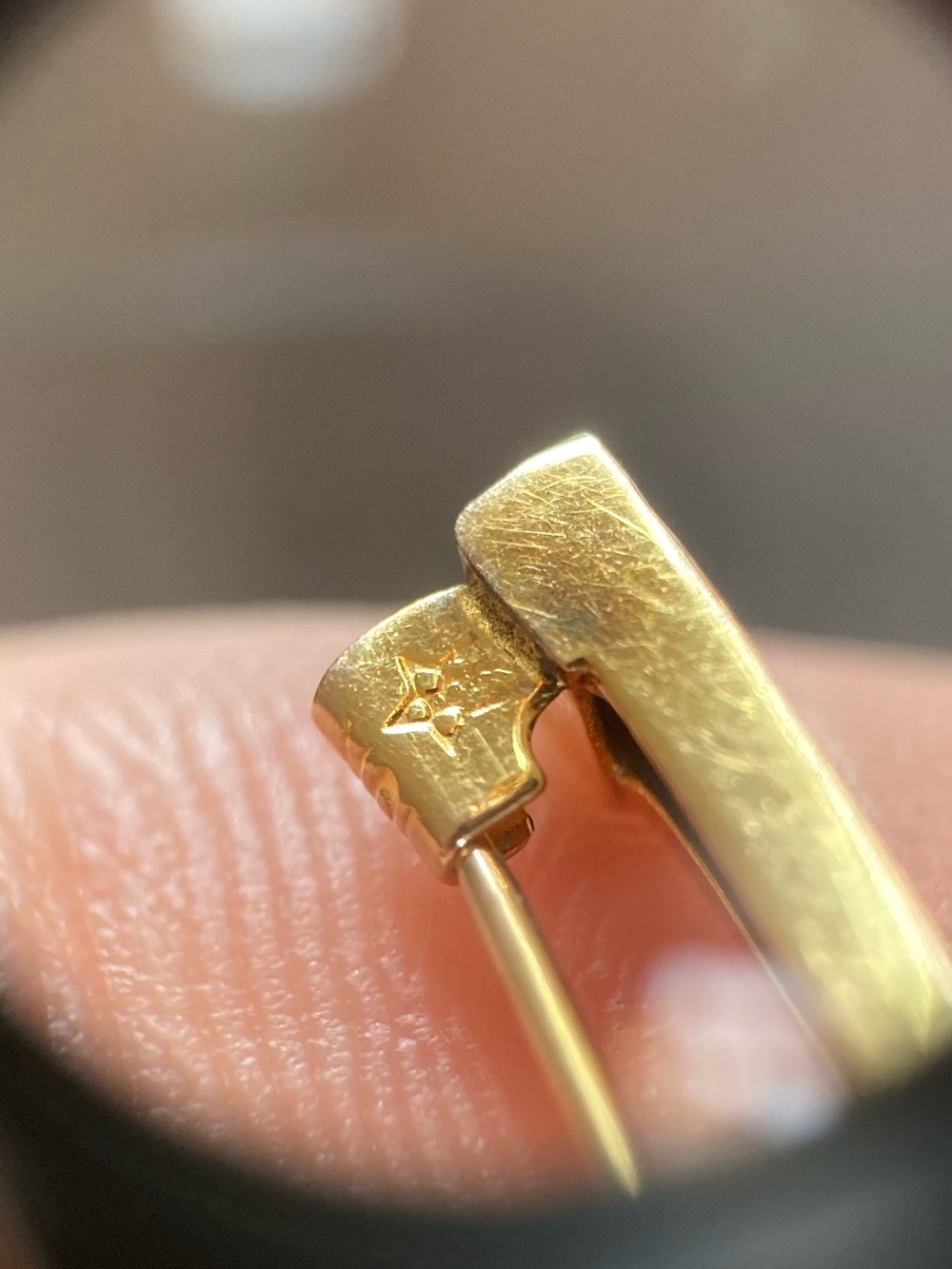 Antique Victorian 10K Gold Engraved Floral Lingerie/Lace Pin Signed Maker’s Mark - Picture 5 of 11